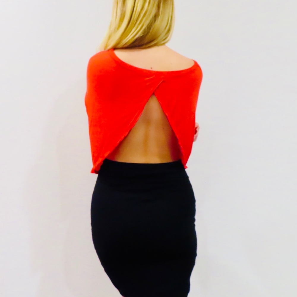 + Red Backless Top + - Picture 4 of 4